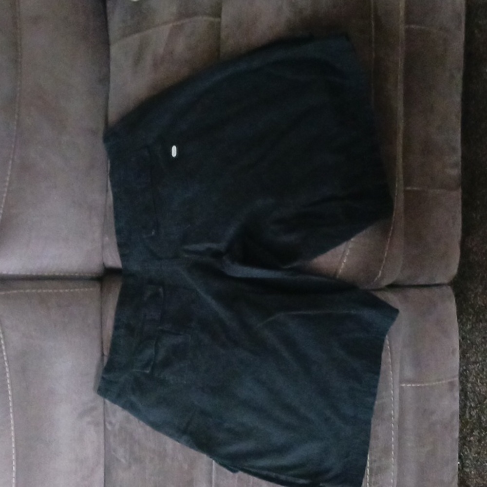 Shorts - Picture 3 of 3